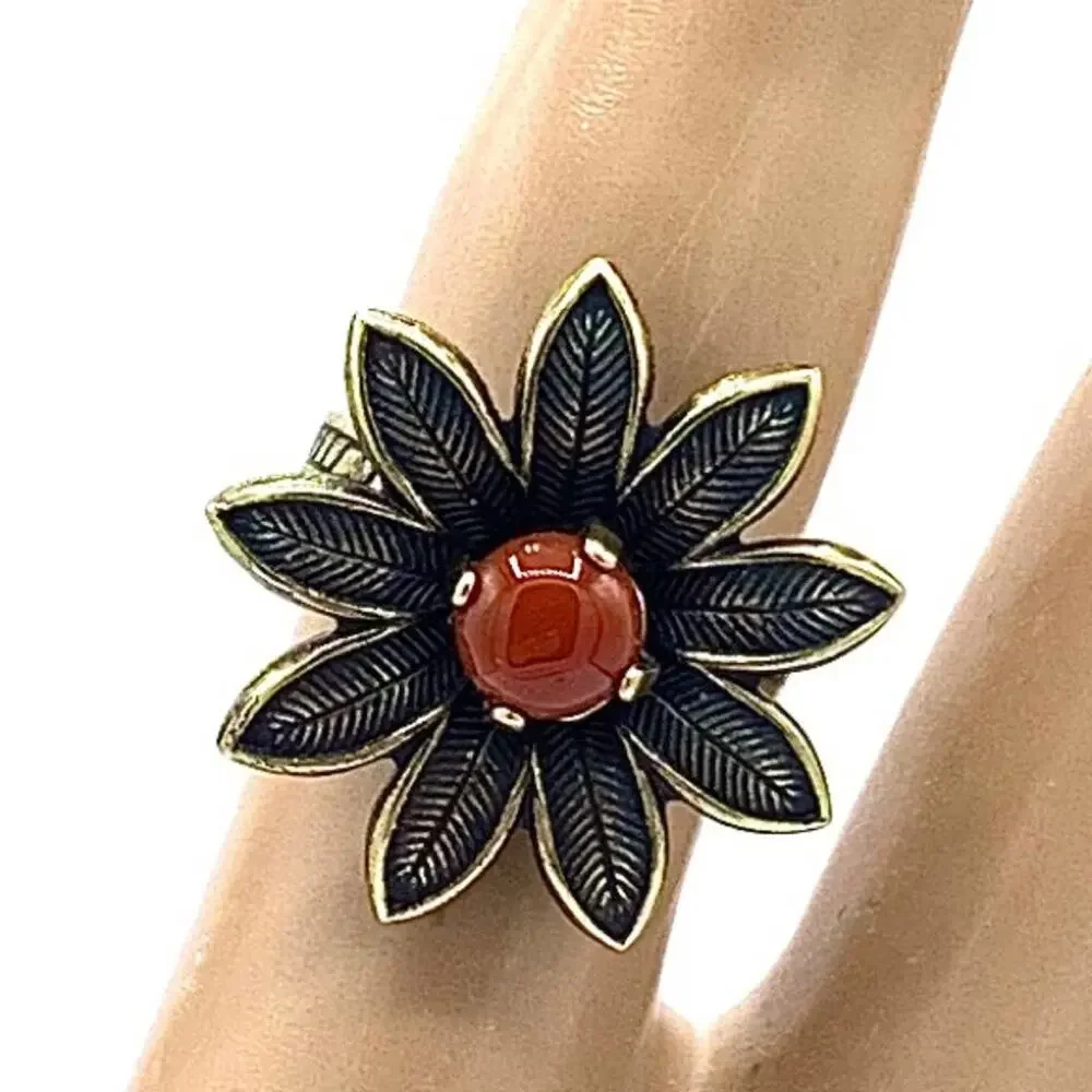Carnelian‎ Daisy ring. 6mm carnelian cabochon Antique gold setting hand made